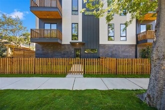 Building Photo - 4605 Belmont Ave