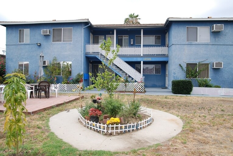Foto principal - 13505 Saticoy St