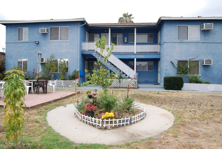Primary Photo - 13505 Saticoy St