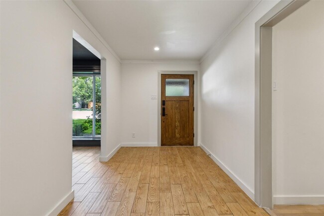 Building Photo - 1580 Drury Dr
