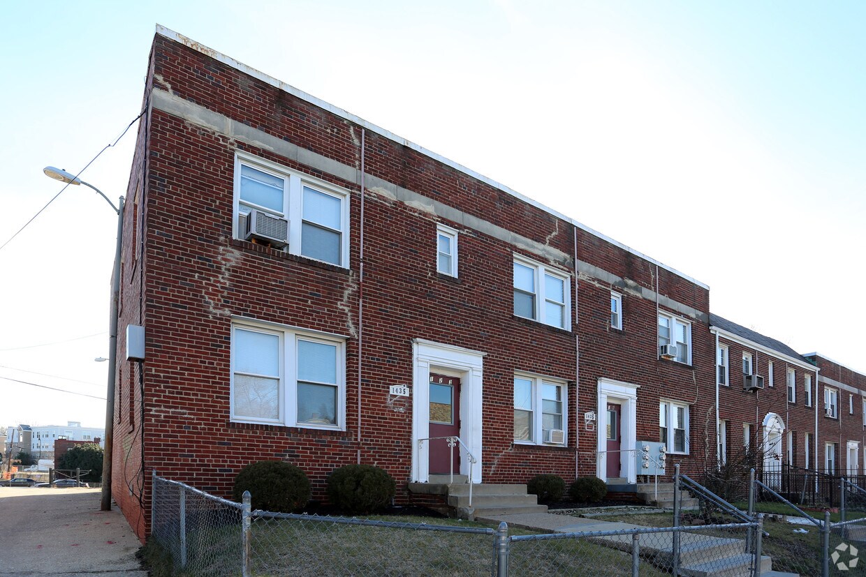 Primary Photo - 1435 Holbrook St NE