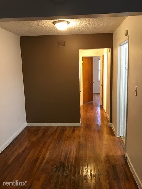 Building Photo - 9531 Greenview Ave