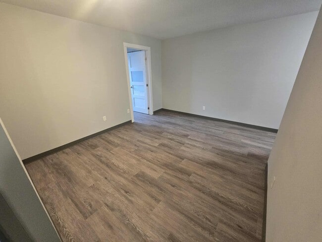 Building Photo - 155-155 Mighton Ave