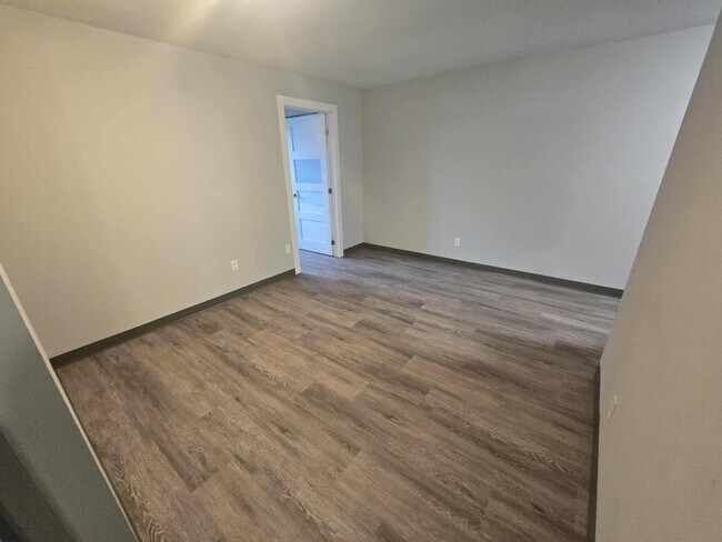 Photo du bâtiment - 155-155 Mighton Ave