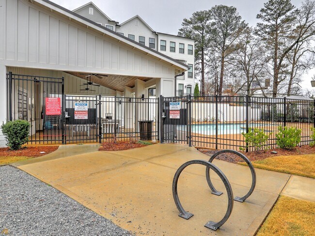 Foto del edificio - 717 Bismark Rd NE