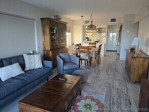 Building Photo - 1035 Hillsboro Mile