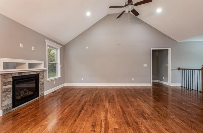 Building Photo - 4766 Lakecrest Dr