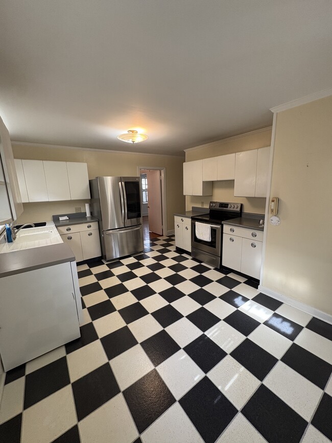 Building Photo - 710 S Lee St