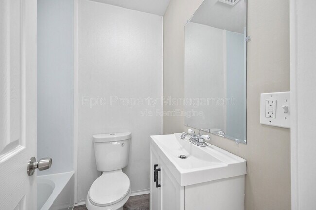 Foto del edificio - 6739 Ford Ave