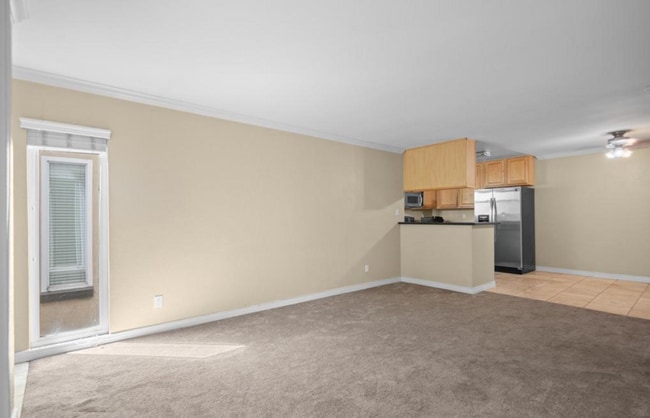 Building Photo - Remodeled Condo - 2 Story - Complex W/ Poo...