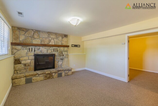 Foto del edificio - 360° VIRTUAL TOUR ~ Fenced Yard ~ Close to...