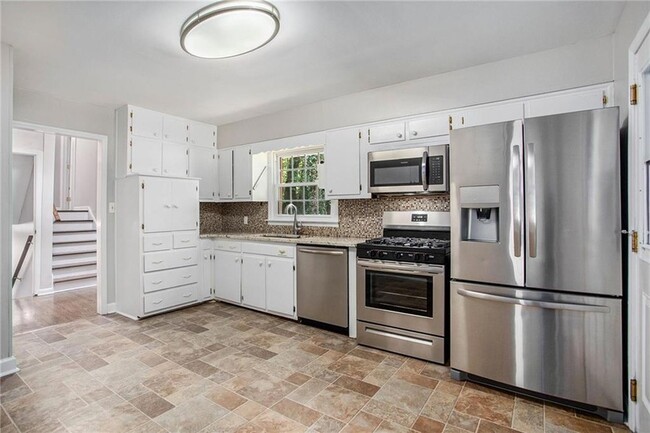 Building Photo - 1768 Briarlake Cir