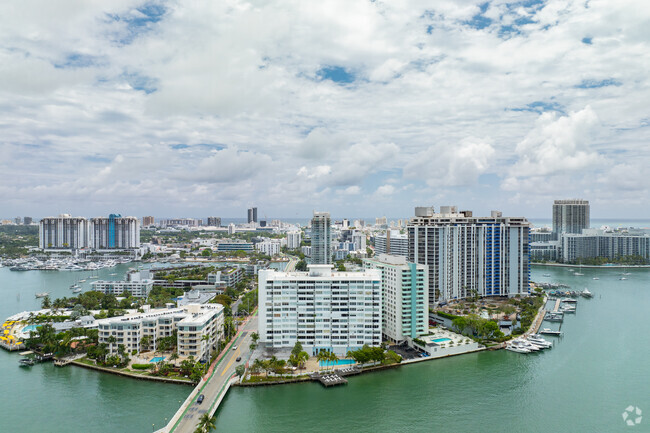 Foto del edificio - Belle Isle Apartment Corporation