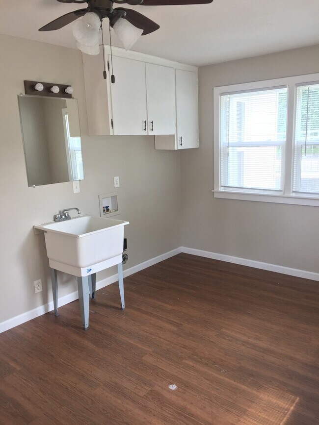 Building Photo - 2 Bedroom House in Boonville