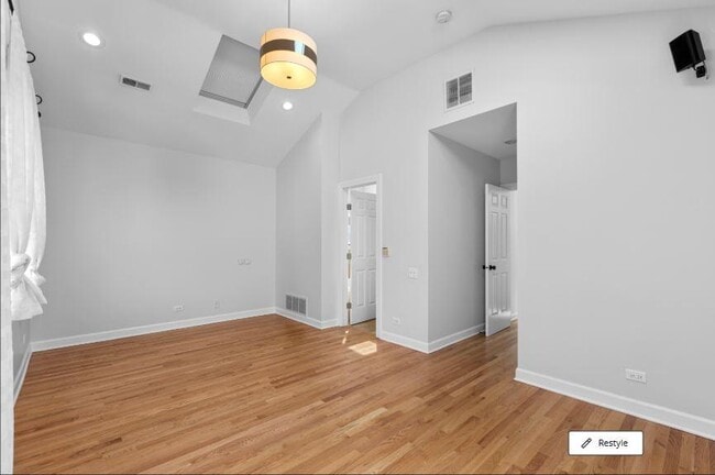 Foto del edificio - 4 bedroom in Chicago IL 60614