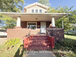 Building Photo - 593 Hoye Ave