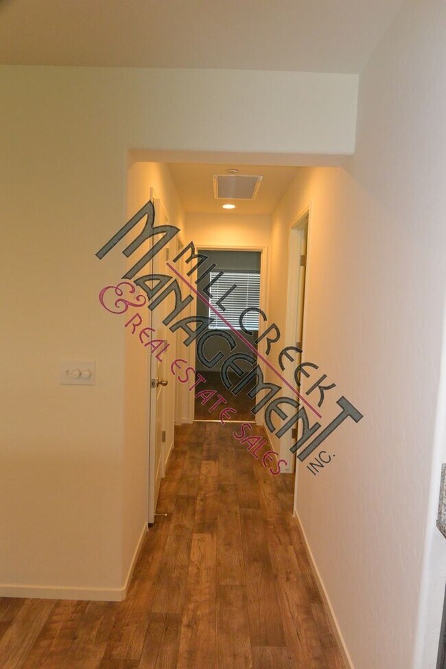 Foto del edificio - Pine River Estates. Includes yard care, wa...