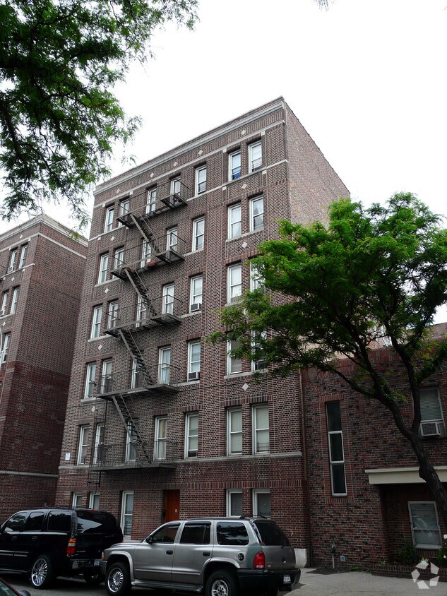 325-327 E 206th ¡St - 325-327 E 206th St