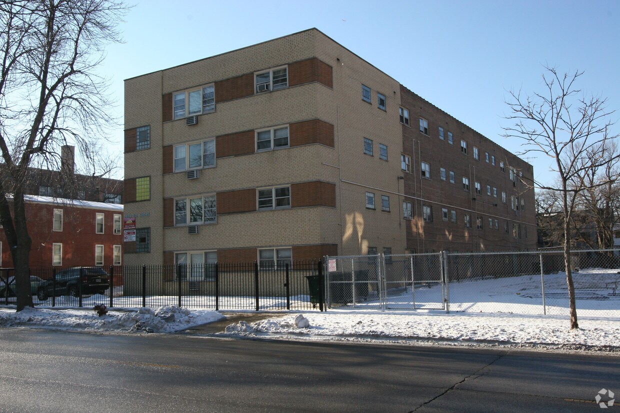 Foto del edificio - 7424 S South Shore Dr