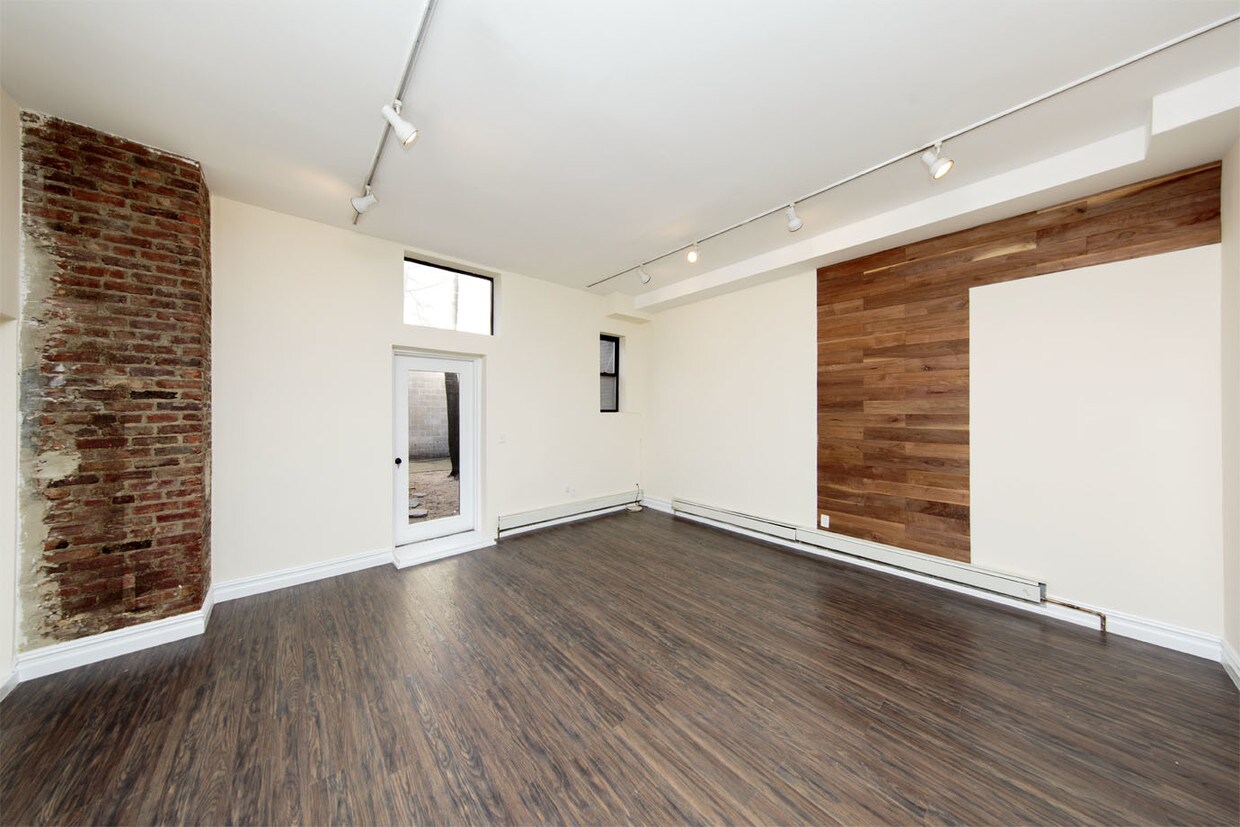 Primary Photo - 79 Grand St