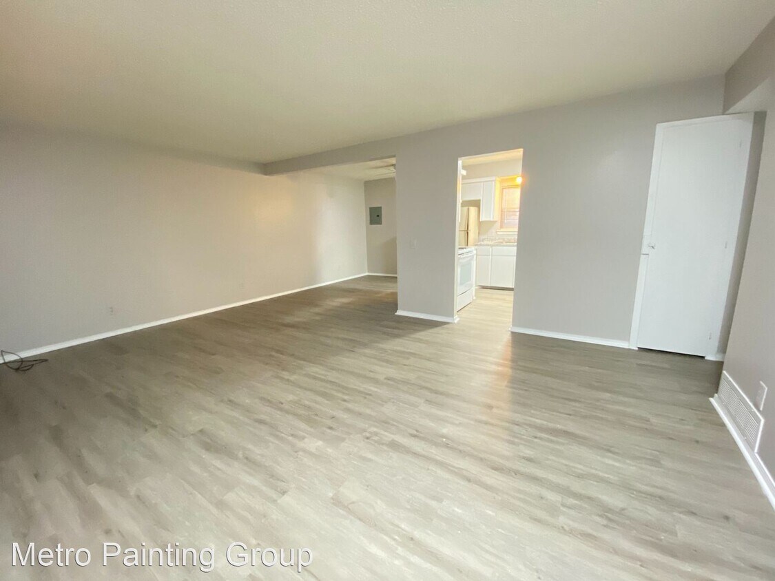 Primary Photo - 2 br, 1 bath House - 1002 SW Summit Ave Apt 6