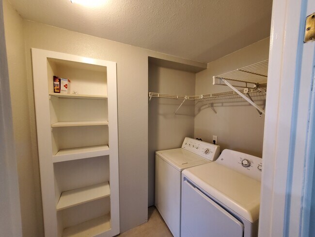 Laundry Room - 1202 Berkshire Dr
