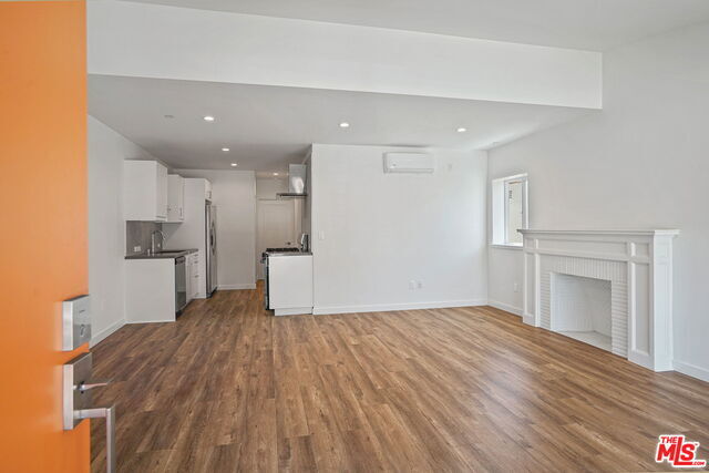Building Photo - 1166 S Cochran Ave