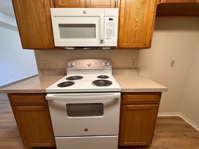 Foto del edificio - Available now! Nice 2 Bedroom, 2 Full Bath Duplex Located in Saginaw.