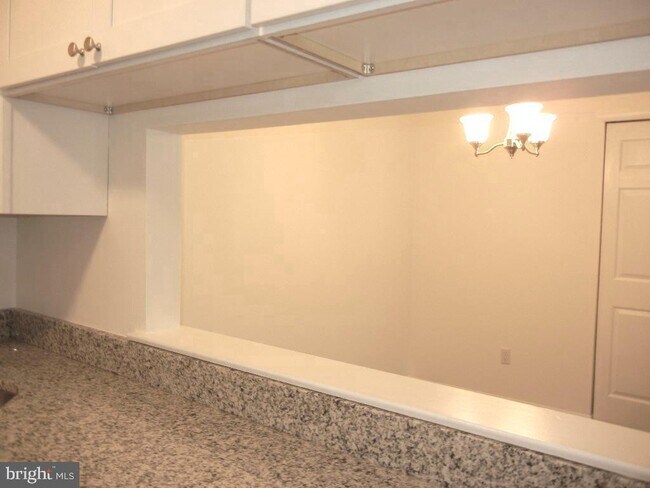Building Photo - 4203B Aberdeen Dr