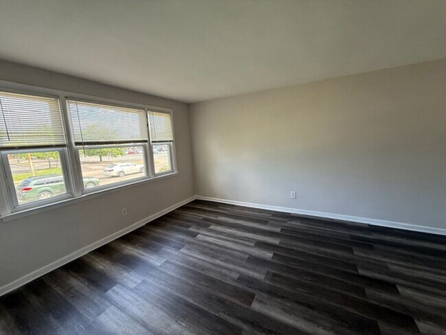 Building Photo - 106 Chester Pike