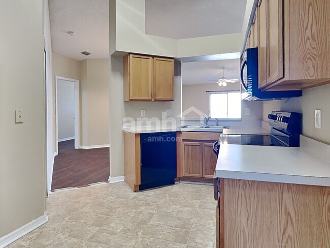 Building Photo - 3144 Summer House Dr