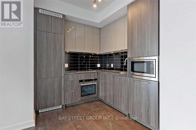 Building Photo - 125 Blue Jays Way