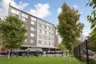 Building Photo - 1531 W Howard St