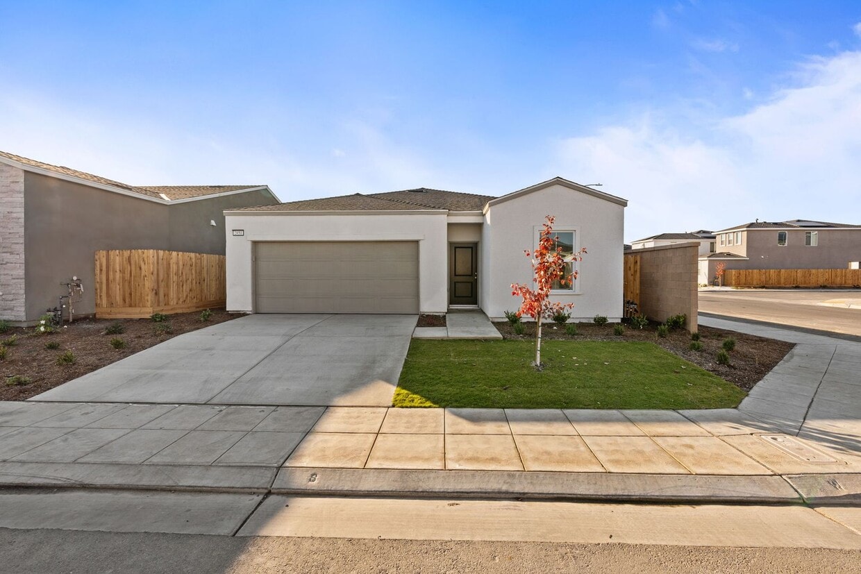 Foto principal - Brand New home in Clovis Unified School District with Solar!