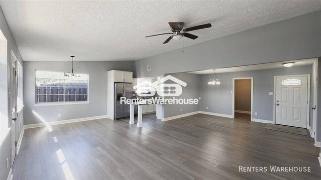 Building Photo - Lovely, renovated 3 bed, 2 bathroom home i...