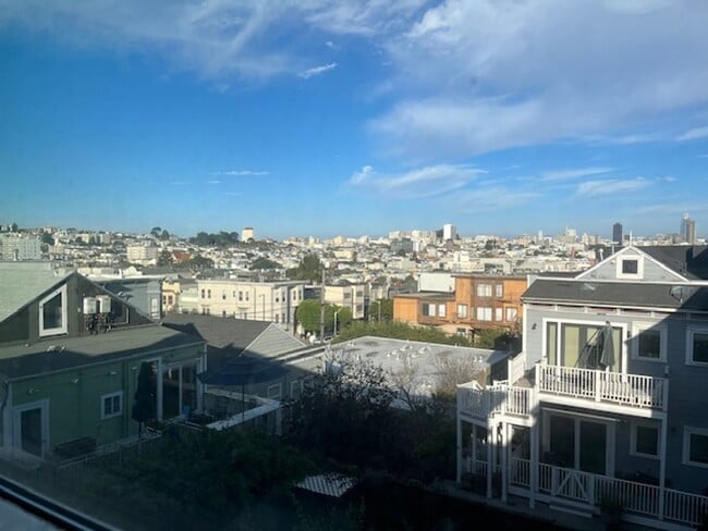Building Photo - Gorgeous Remodel**2 Bedrooms + Office**Dis...