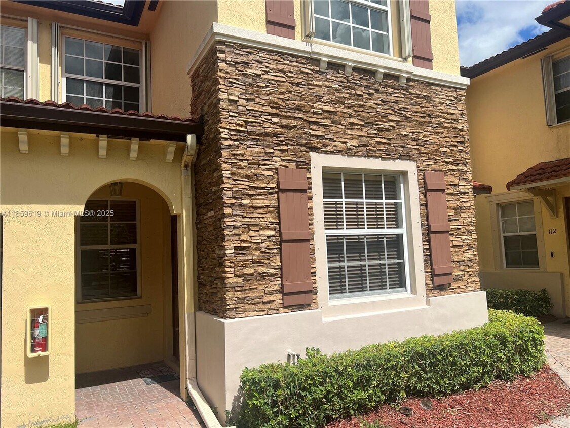 Foto principal - 1655 NE 33rd Rd