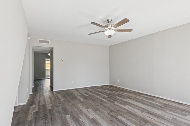 Foto del edificio - 9114 Kempwood Dr