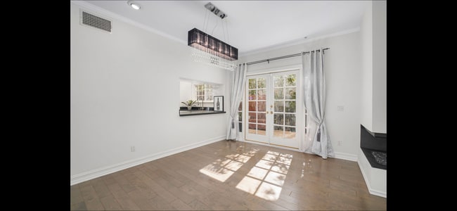 Building Photo - 9848 Vidor Dr