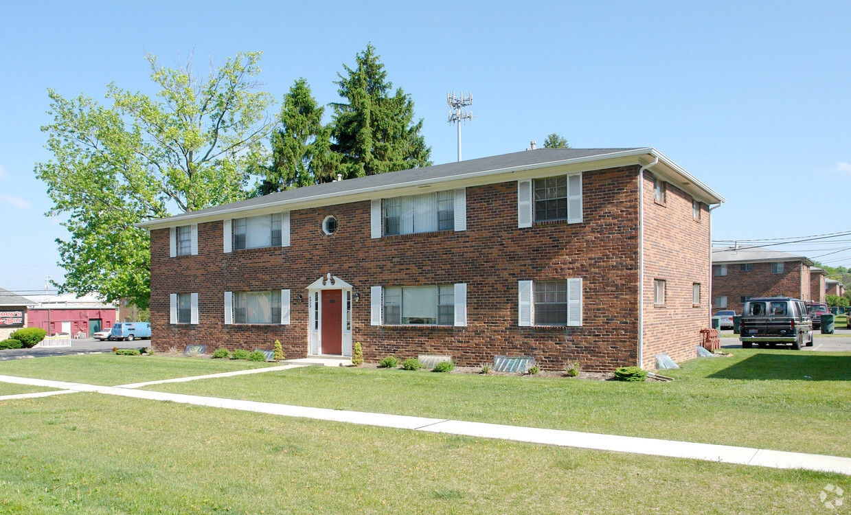 Primary Photo - 4916-4928 Arbor Village Dr