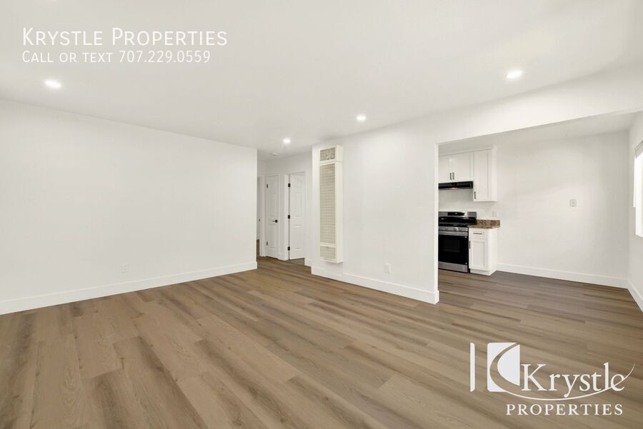 Foto principal - Available now! lower level unit