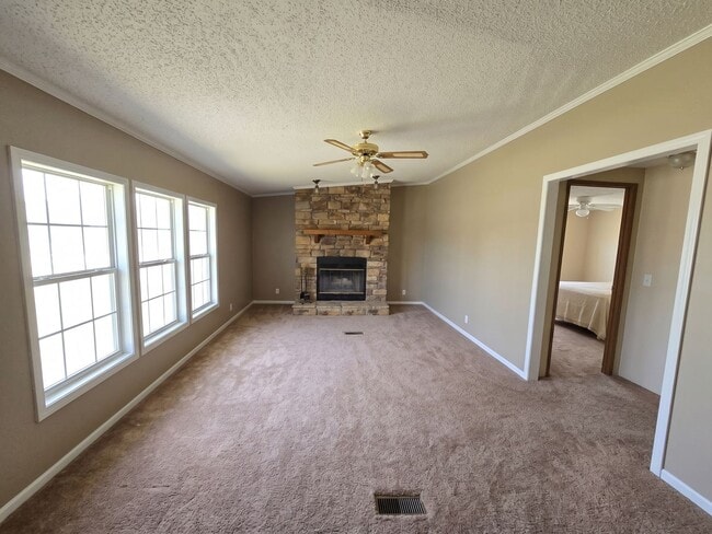 Building Photo - 423 Hallmark Dr