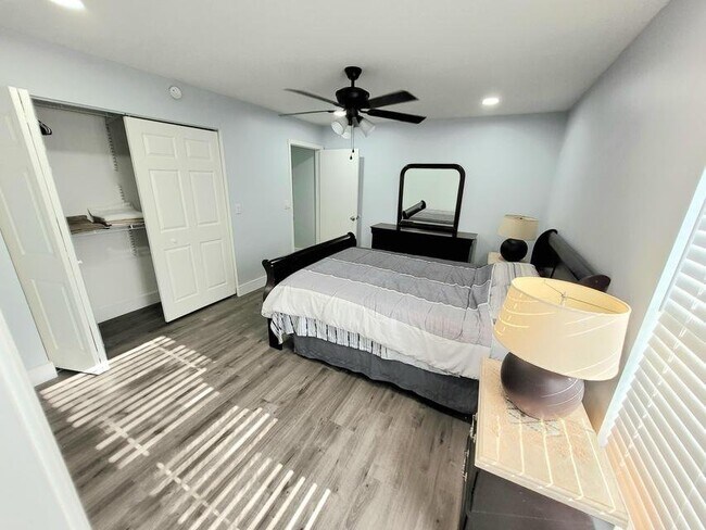 Foto del edificio - 1328 Waterway Cove Dr