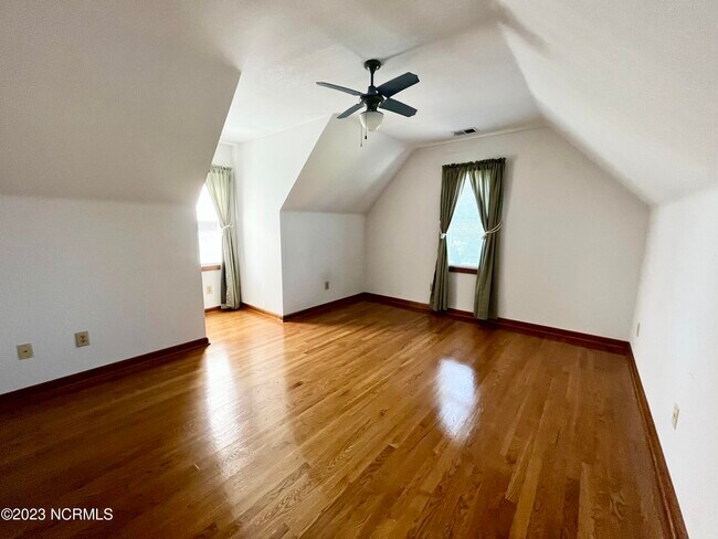 Foto del edificio - 106 Sleepy Hollow Rd