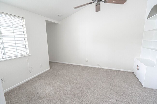 Foto del edificio - Single Story 4 Bedroom Home with a Pool fo...
