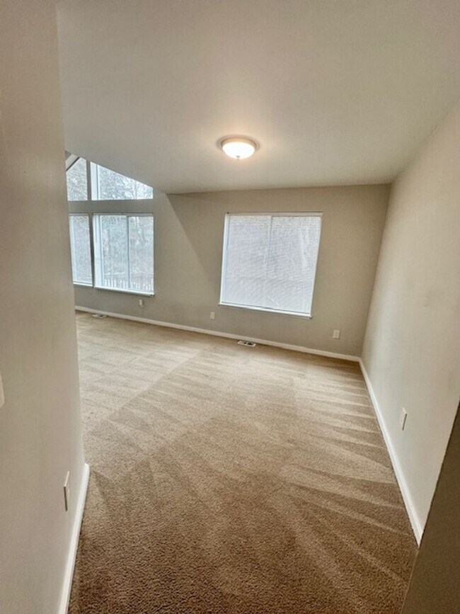 Foto del edificio - Lovely 3 Bedroom Home with garage in Quiet...