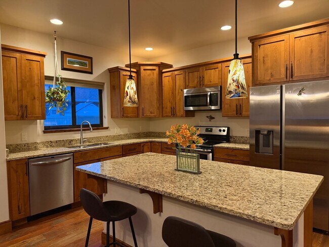 Foto del edificio - New Whitefish Rental - 3 Bedroom/2.5 Bath Beautiful Updated Home (Unfurnished). Available Aug 1st.