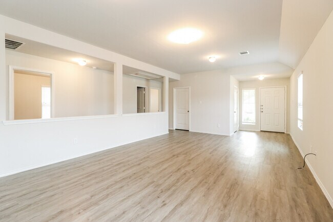 Building Photo - 2720 Atlas Dr