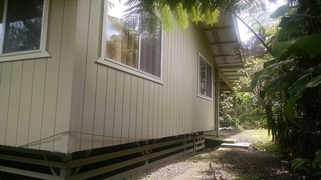 Building Photo - Lovely 3 bedroom 1.5 bath in cool Volcano ...