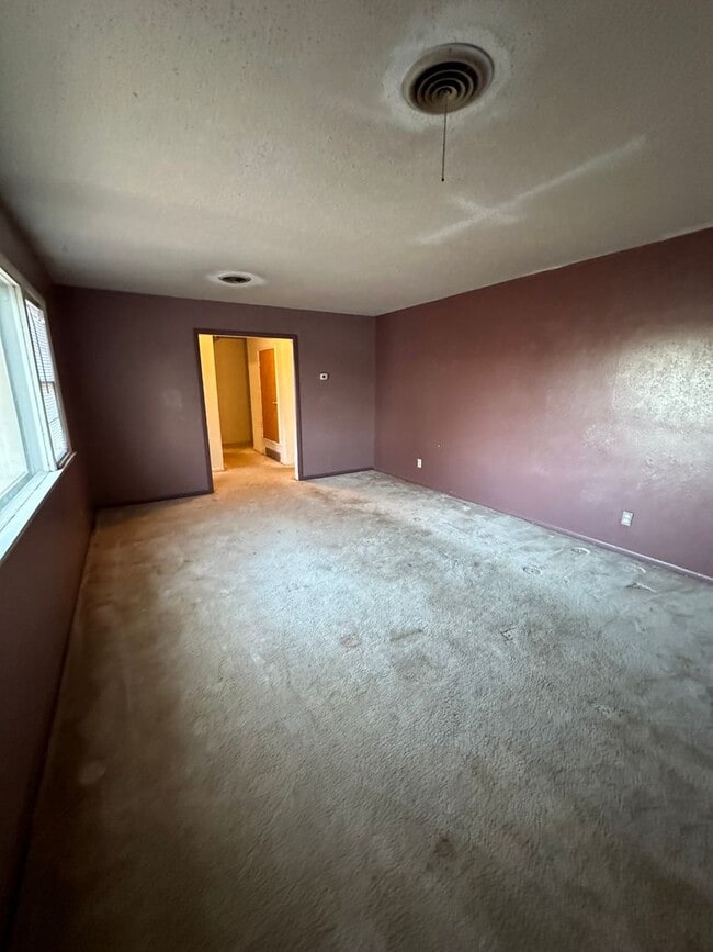 Building Photo - 3 Bed 2 Bath Home in Highland School School District!